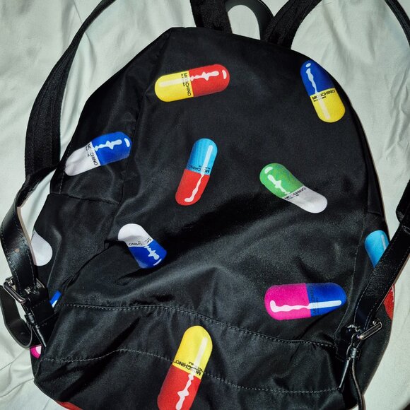 Moschino backpack, Prescription Drug Capsule, RARE controversial pop-culture - Picture 5 of 5